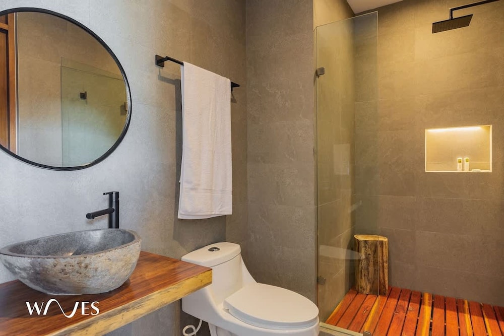 Luminous 2 BR With Roof Pool Close to Hotel Zone by Waves Management