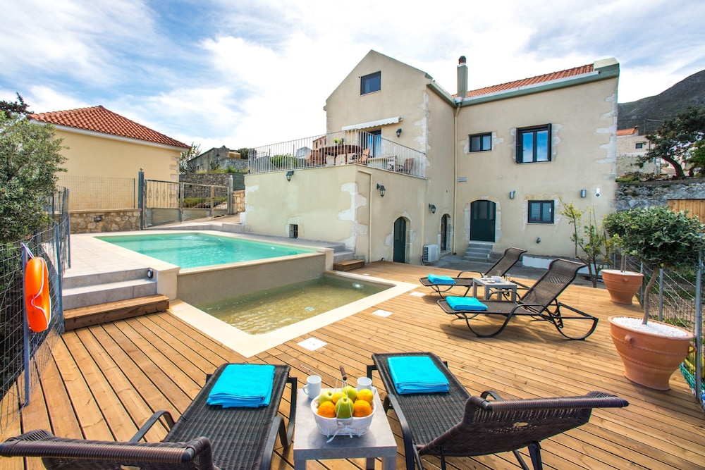 Villa Cretan View with Heated Swimming Pool view 3