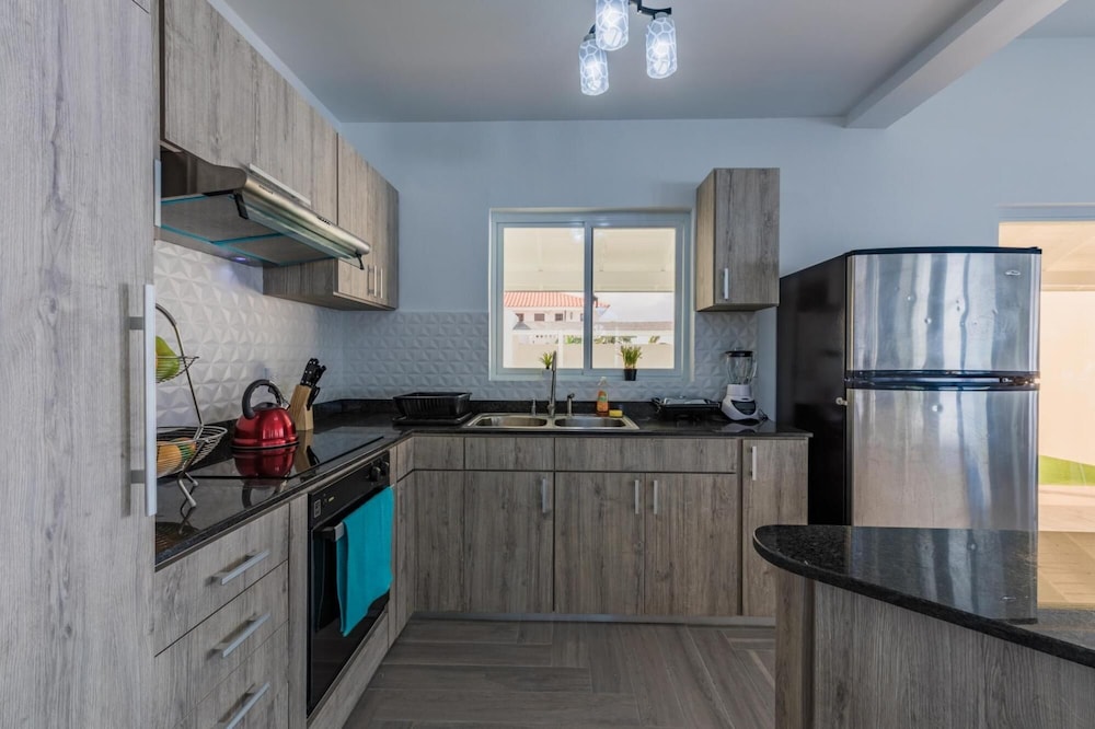 NEW Modern Stylish 6BR 6BA Villa Near Palmbeach