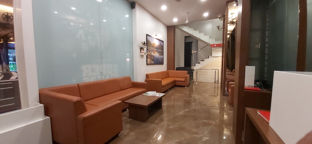 Lobby & Reception