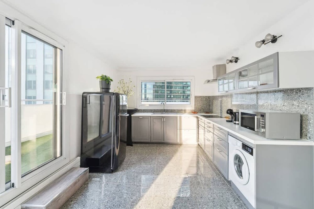 Exceptional Terrace apt - La D Fense - Bail Mob