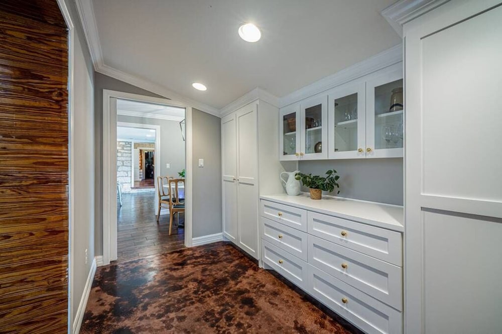 Luxurious Historic 5BR Fredericksburg inn w spa