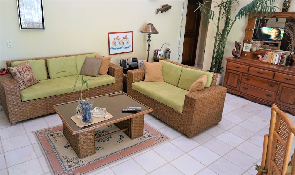 2 Bedroom 'Bird Watching Vacation' Villa