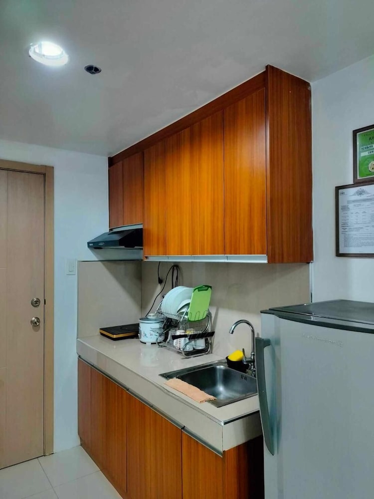 Luxurious Condo in Quezon City With Private Pool and City Views