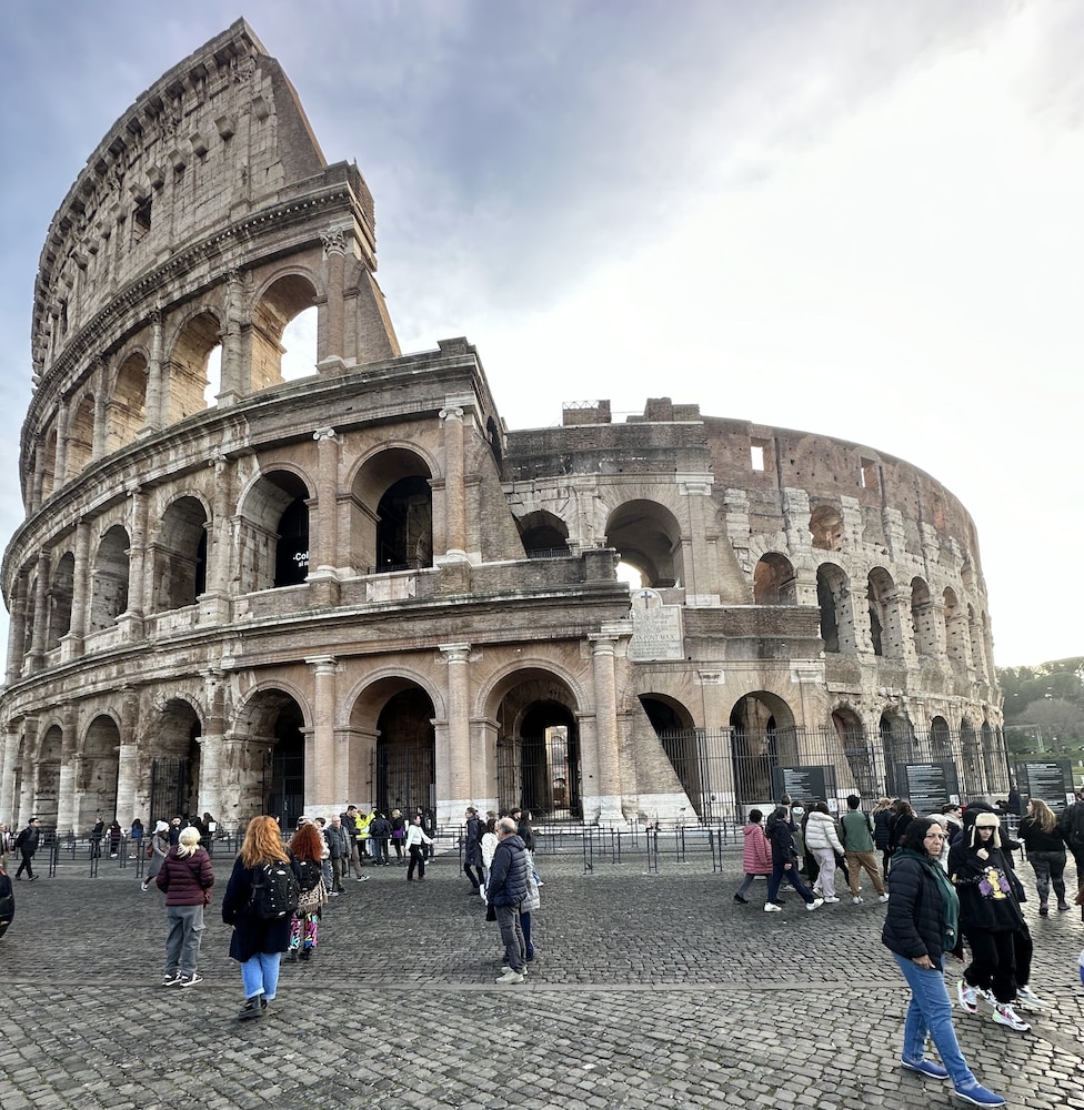 4 Bed-sleeps 8-central Rome-5 Min to Colosseum
