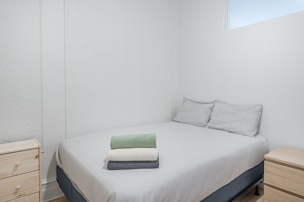 5221 St Urbain - Image 3