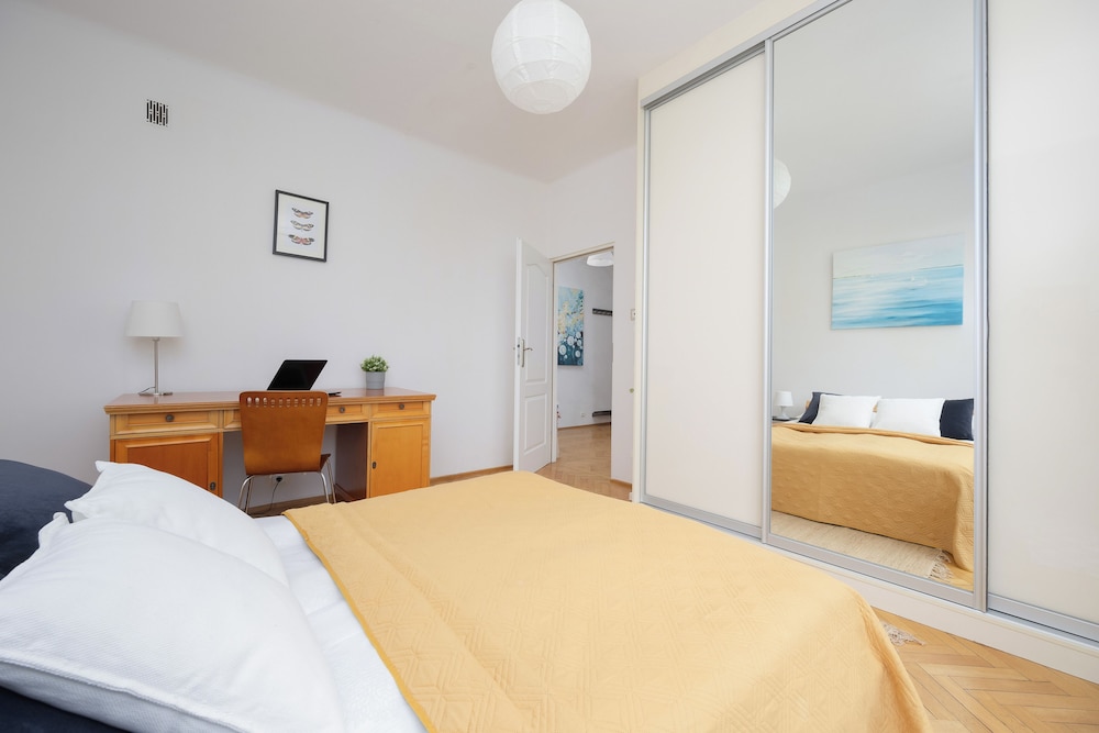 Darwina Apartment 2 Balconies by Renters view 5
