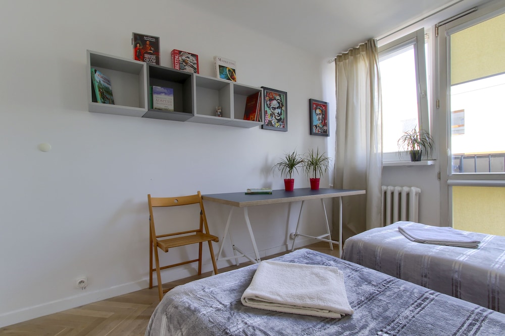UNIT Short Rent Apartment by Warsaw Metro Station