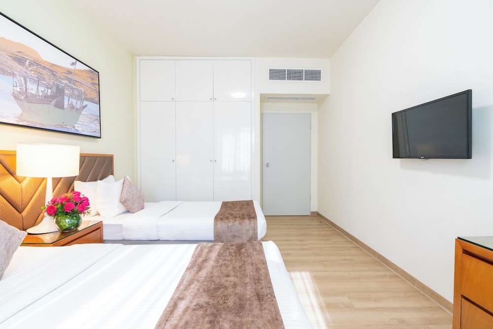 Golden Sands 10 Hotel Apartments