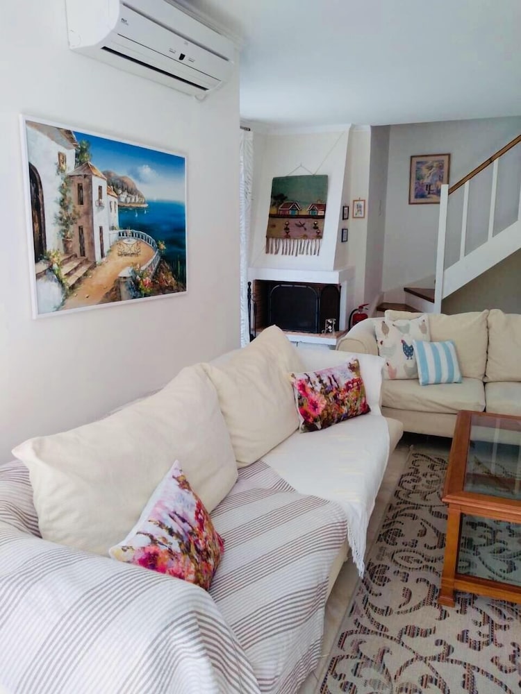 Villa Ampelaki (30 meters to the beach)