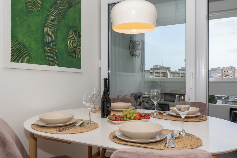 Zozo, Modern Two-Bedroom Suite