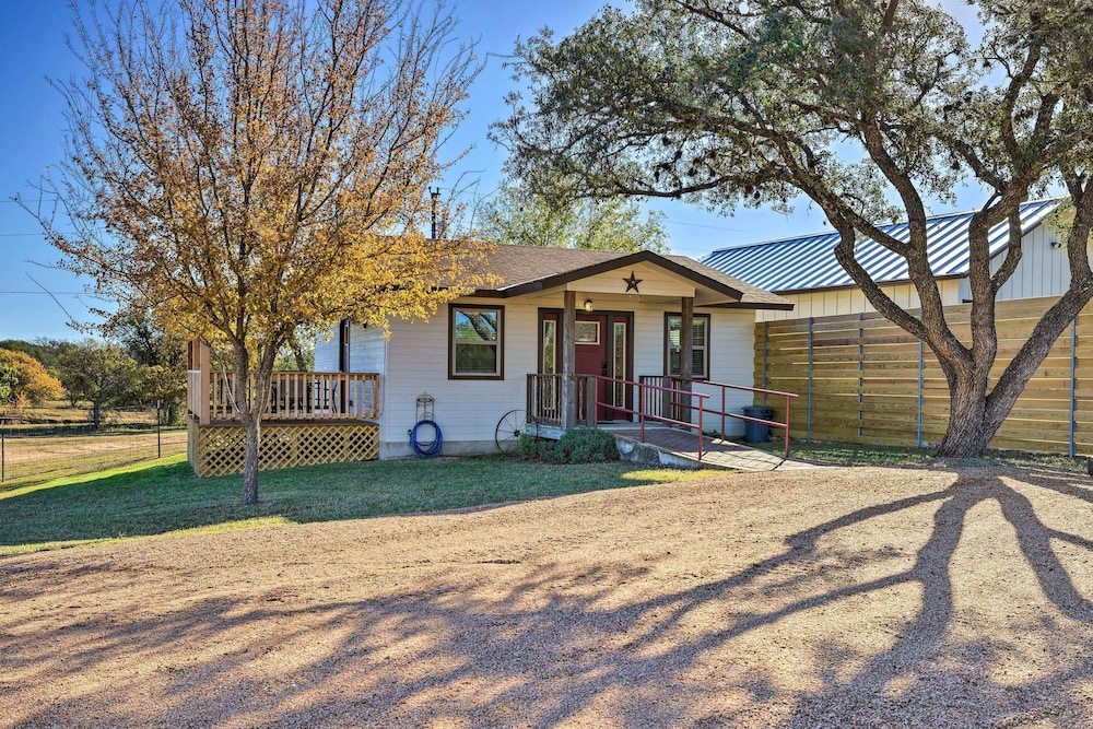 Cozy Fredericksburg Studio Near Wineries! view 3
