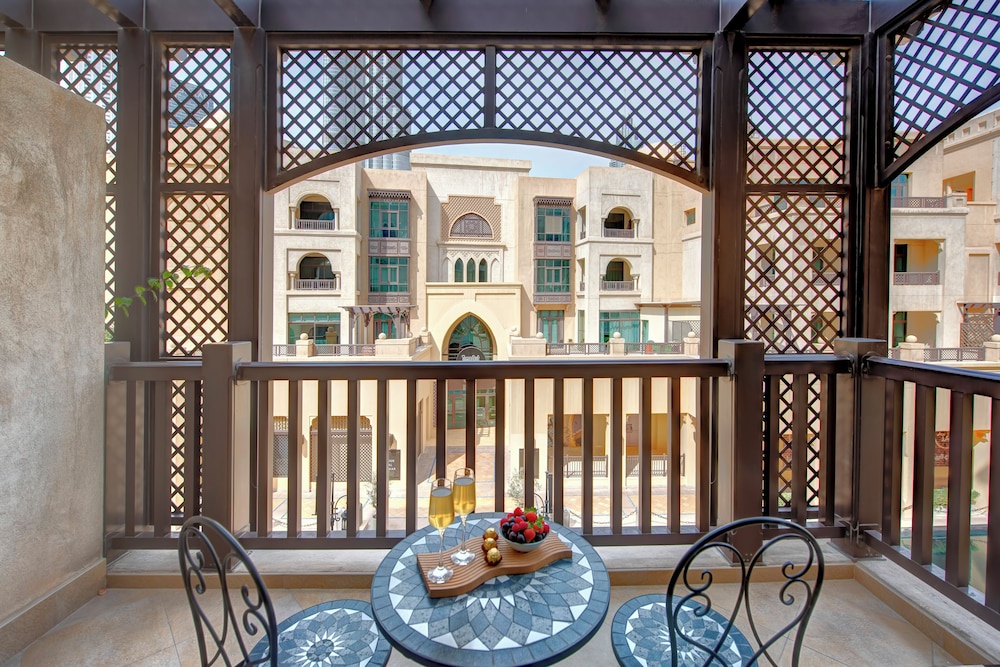Durrani Homes - Souk Al Bahar Living Besides Burj khalifa & Fountain