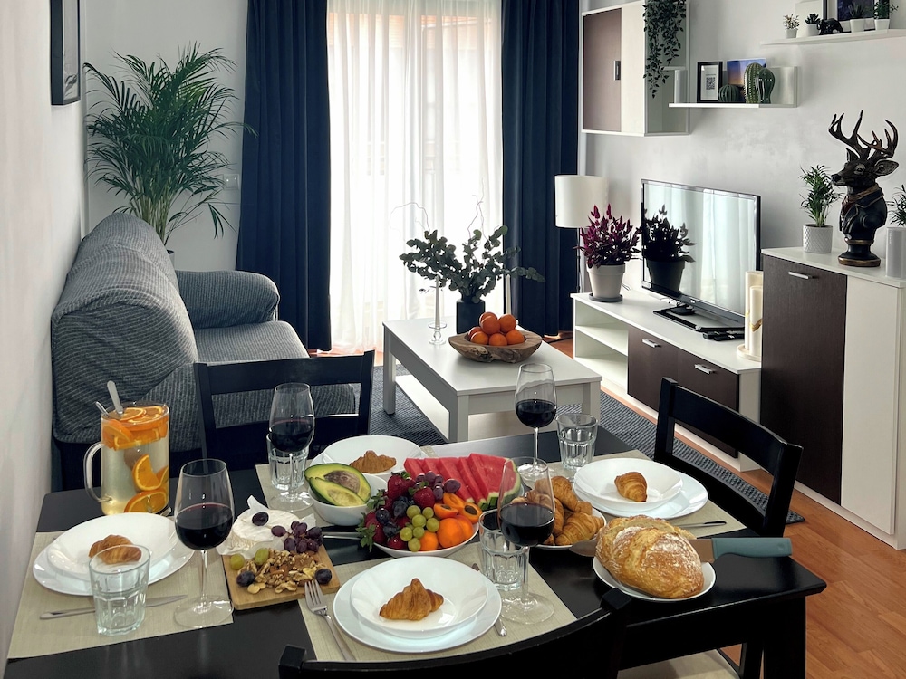 Valencia Oasis Retreat - 2 Bedroom Apartment