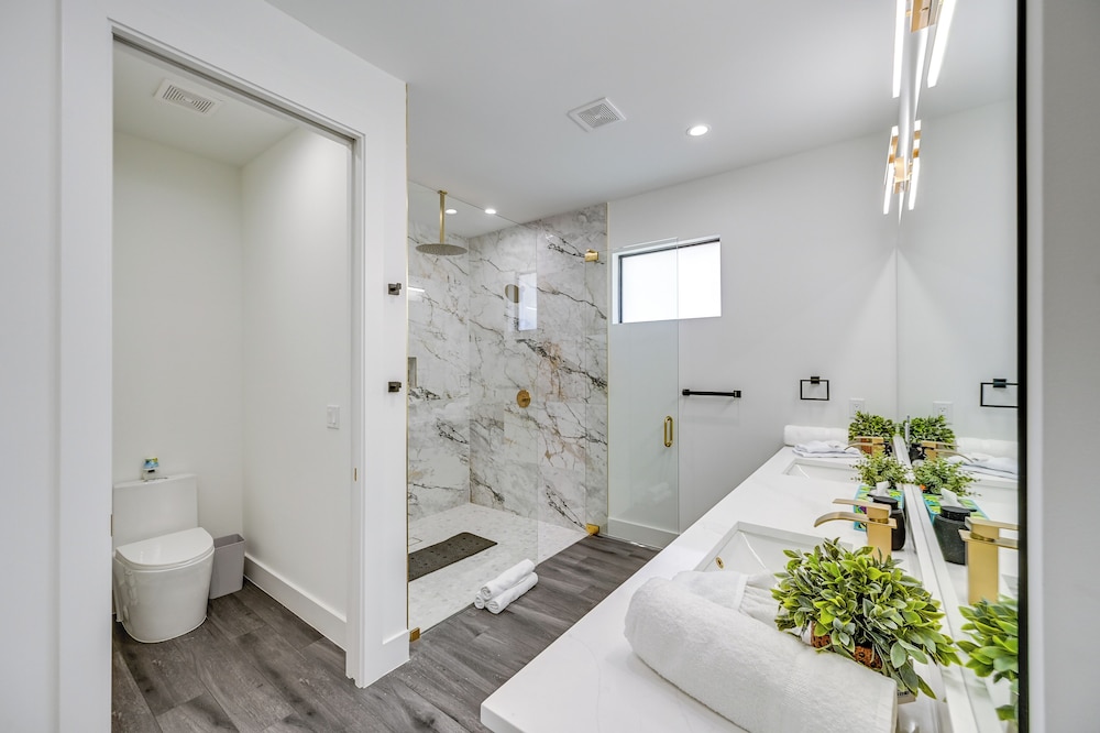 3 Mi to Naples Beach: Luxurious Home w/ Pool!