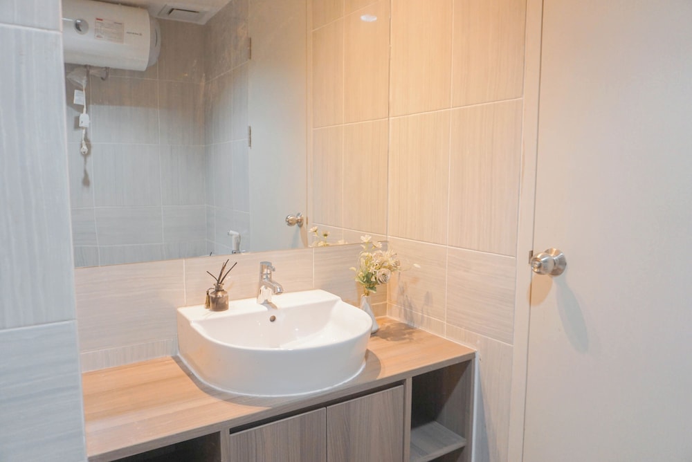 Cozy And Modern Look 1Br Apartment Vasanta Innopark By Travelio