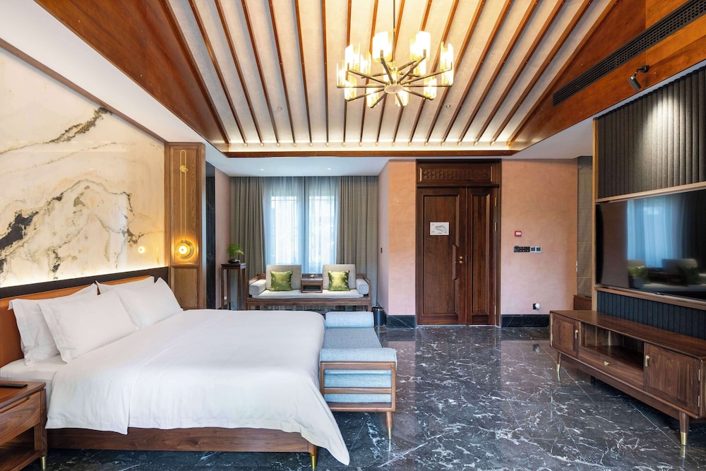 MOONRISE HOTELS & RESORTS
