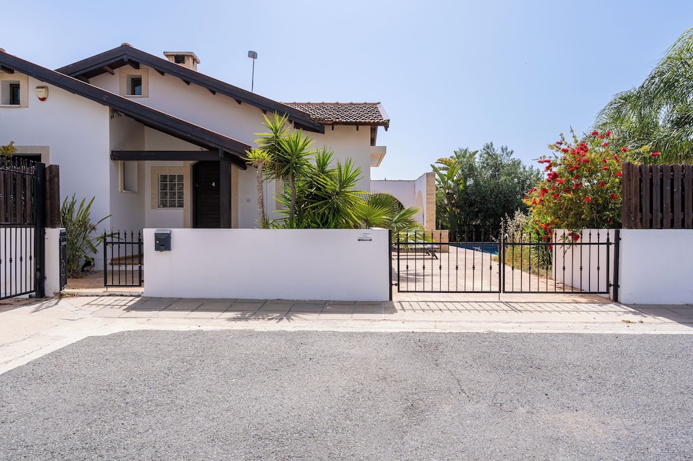 Lumina 2-BR Villa and Pool in Ayia Napa