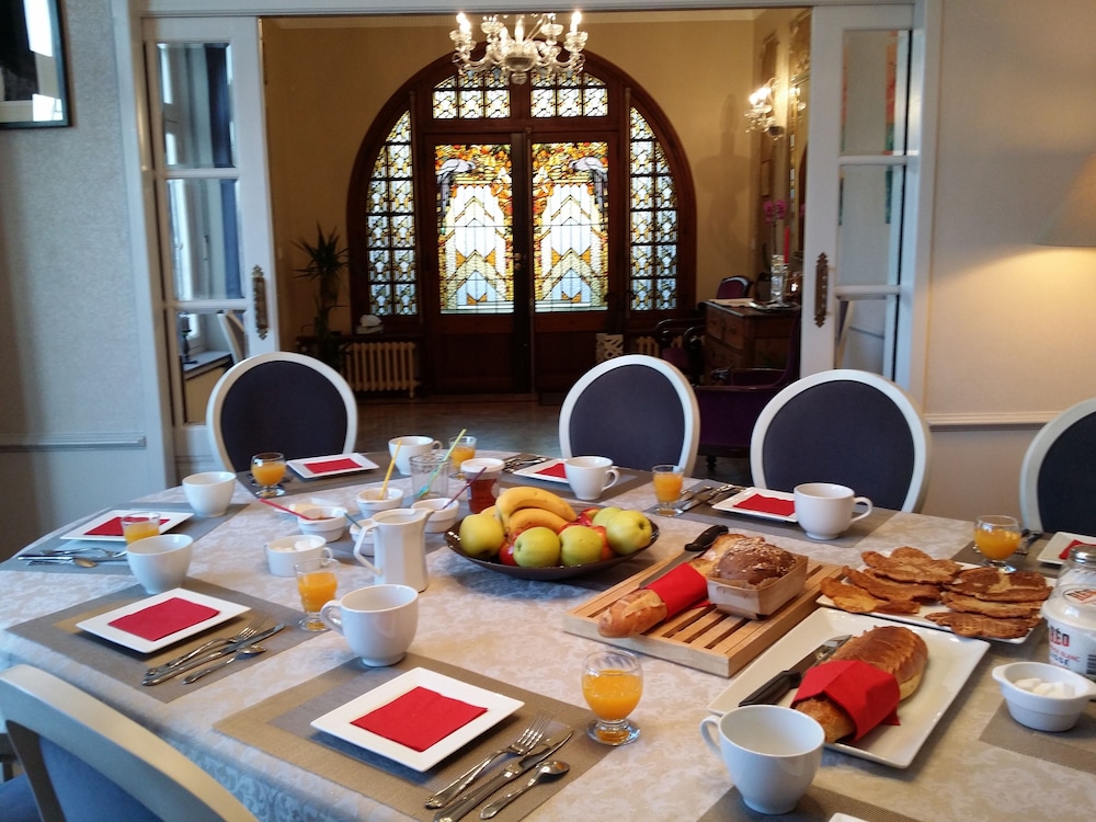 Castel Bayeux Guesthouse