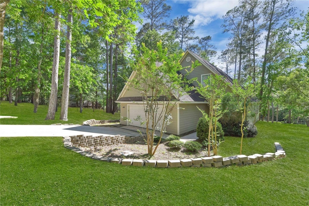 Wooded Lake Retreat 3 Bedroom Home