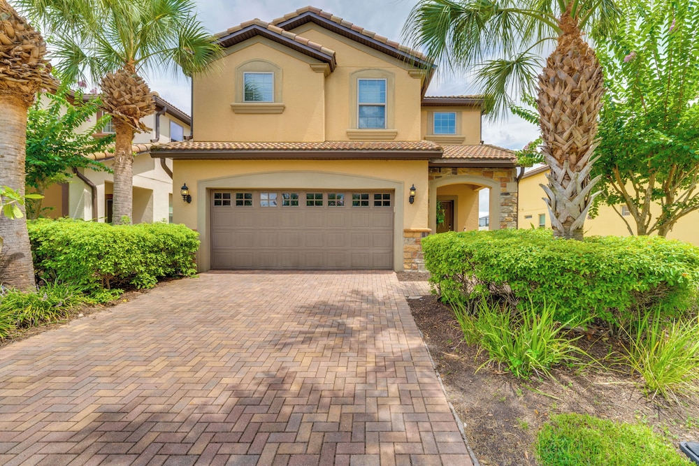 Pool & Lazy River: Windsor House 9 Mi to Disney!
