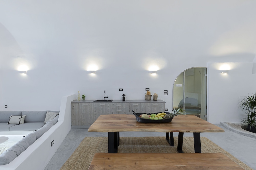 Alluvial Santorini Suites