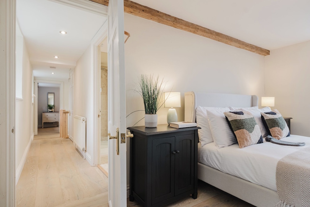 Mulberry Cottage 5BD in Wiltshire