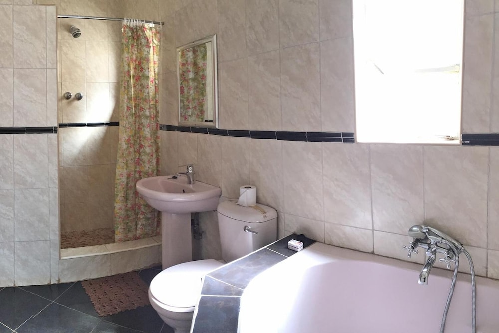 Woodlands Lodge & Tours