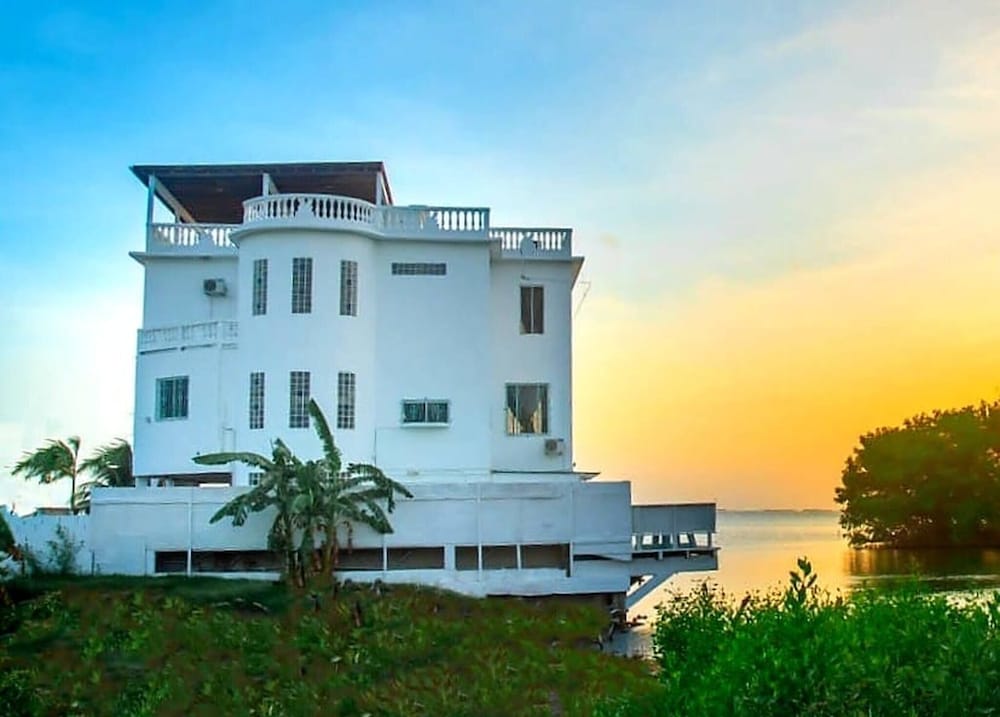 See Belize Seabreeze Sea View Studio With Balcony, Pool & Overwater Deck, 2nd FL