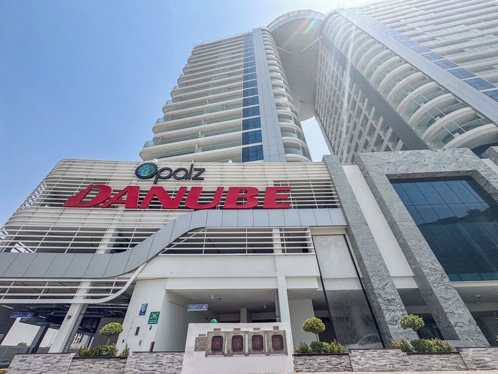 Vogue Opalz short Drive to Dubai Hills M