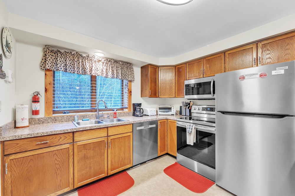 Pine Knot 62h - Retreat With Private Play Area 3 Bedroom Townhouse by The Summit at Gore Mountain