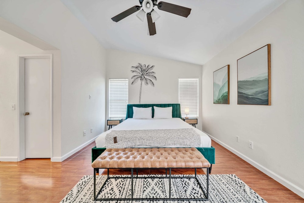 @marbella Lane - 4BR Lavish Castle Retreat