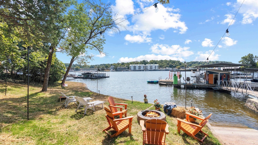 Lake Home Oasis - Sleeps 18