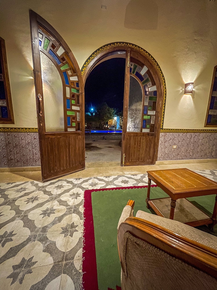 Eljuneina Villas