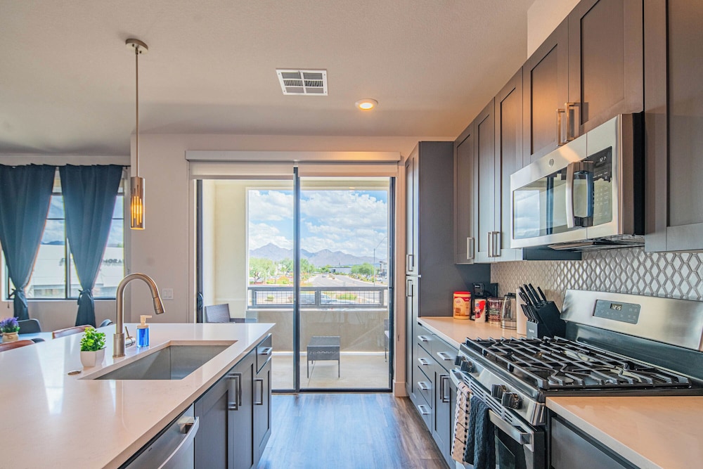 ROVE LIVING/KB - Scottsdale Grand