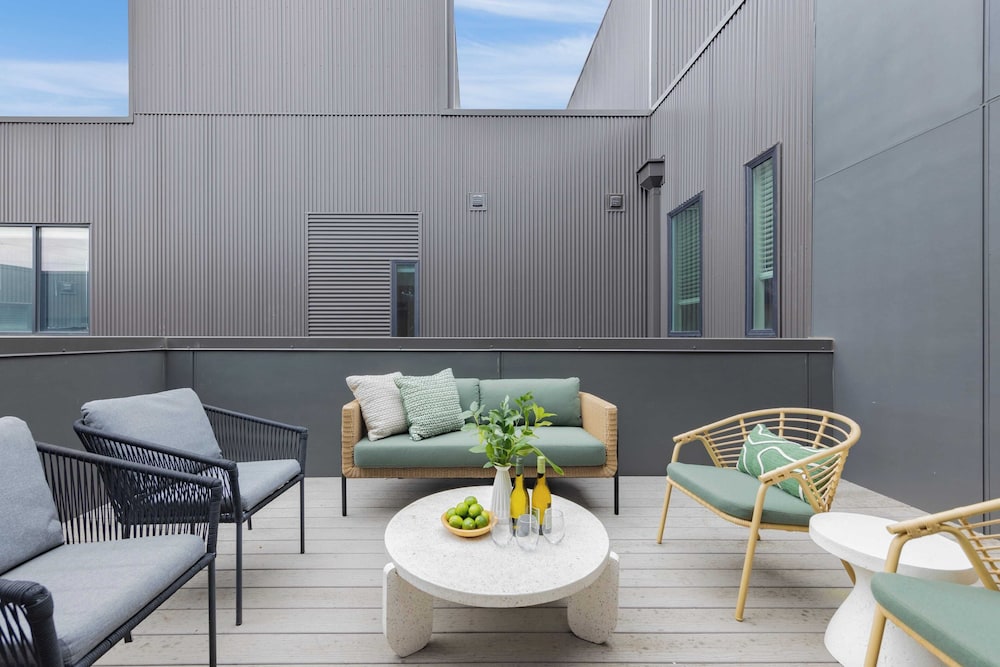 Sleeps 28 2 Units Near DT Nashville Outrider by Avantstay
