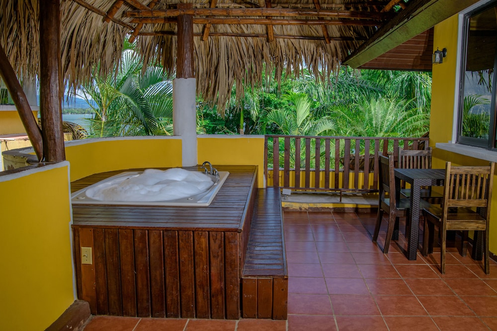 Banana Palms Hotel - Property Image 1