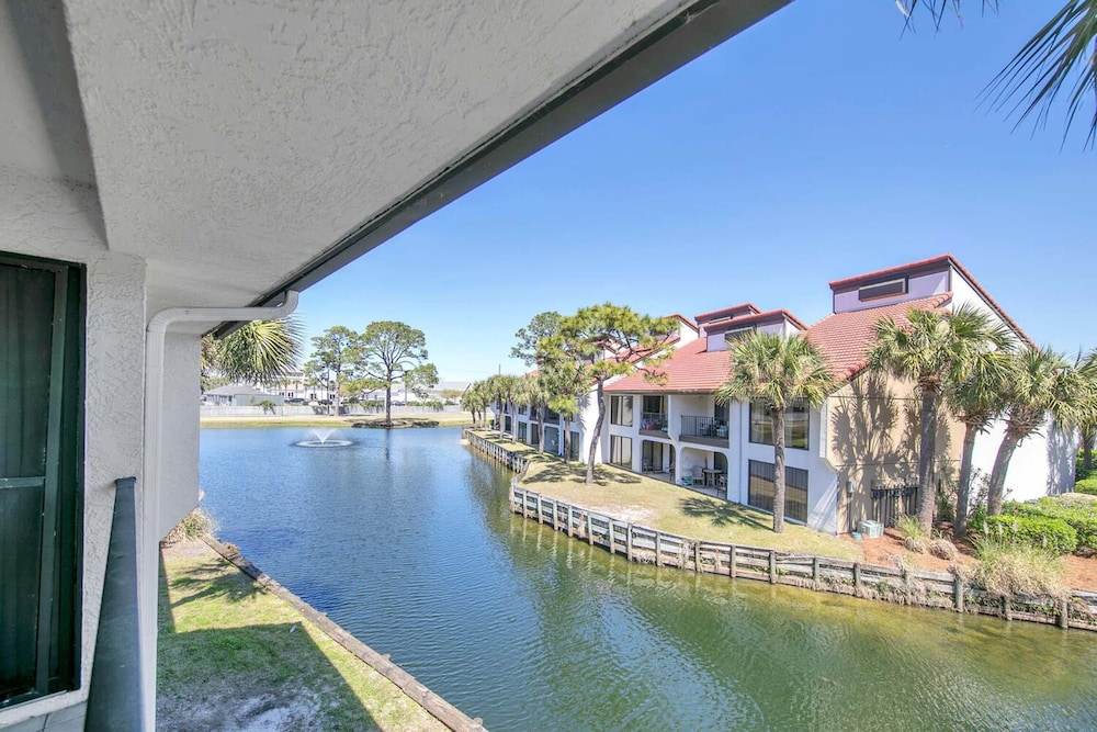 Edgewater Golf Villa 956