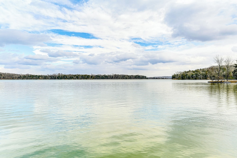 Fish, Boat & Unwind: Old Hickory Lake Retreat