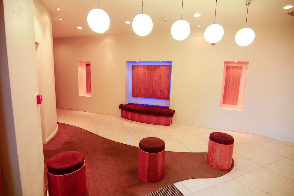 Canary Wharf - Corporate Riverside Apartments