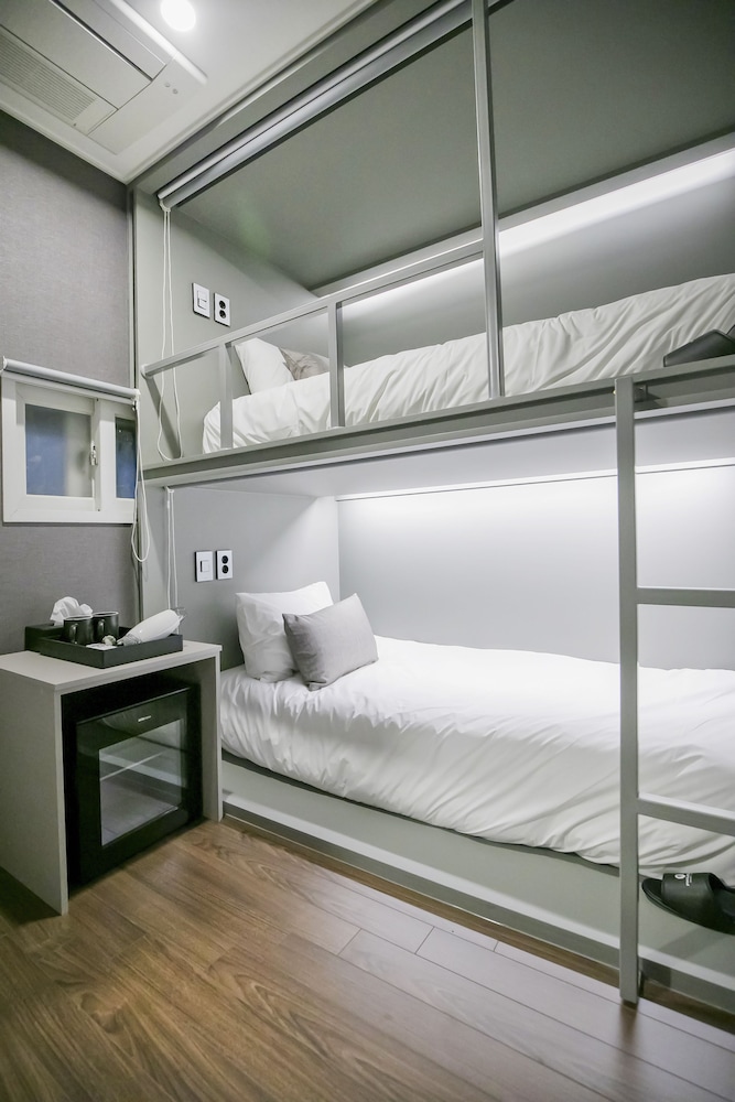 Philstay Myeongdong Station - Hostel