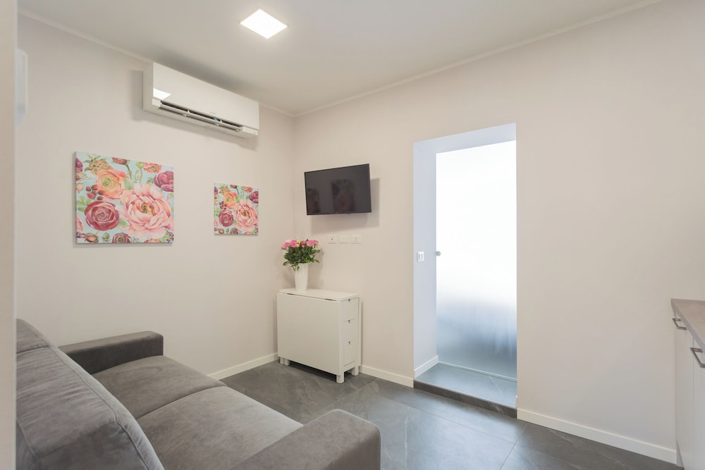 Sant'Agostino Apartments by Rent all Como