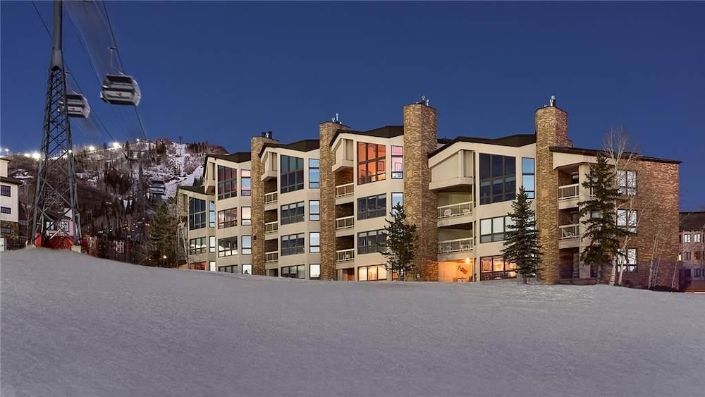 Dauphine 123 2 BedroomCondo By Moving Mountains