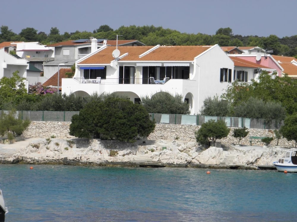 Ziva - by the Beach - A2 view 5
