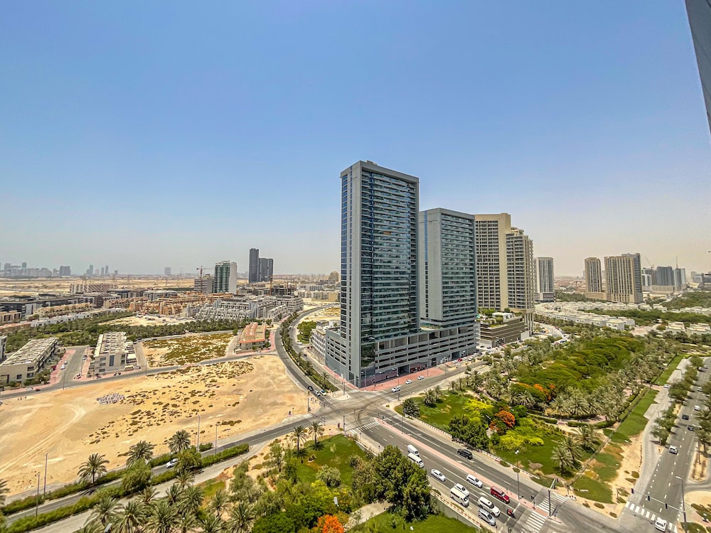 WelHome - Evergreen Apartment Amidst Vibrant JVC With Pool
