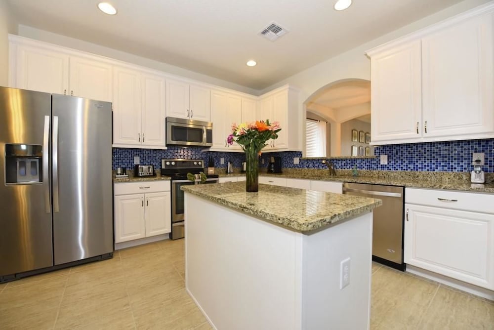 670 Watersong House 7 Bedroom by Florida Star - Image 3