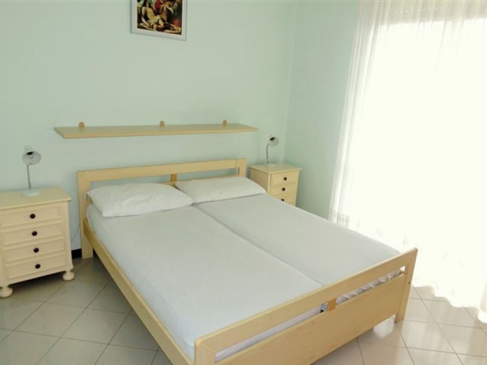 Comfortable Apartment Near the Beach With Pool