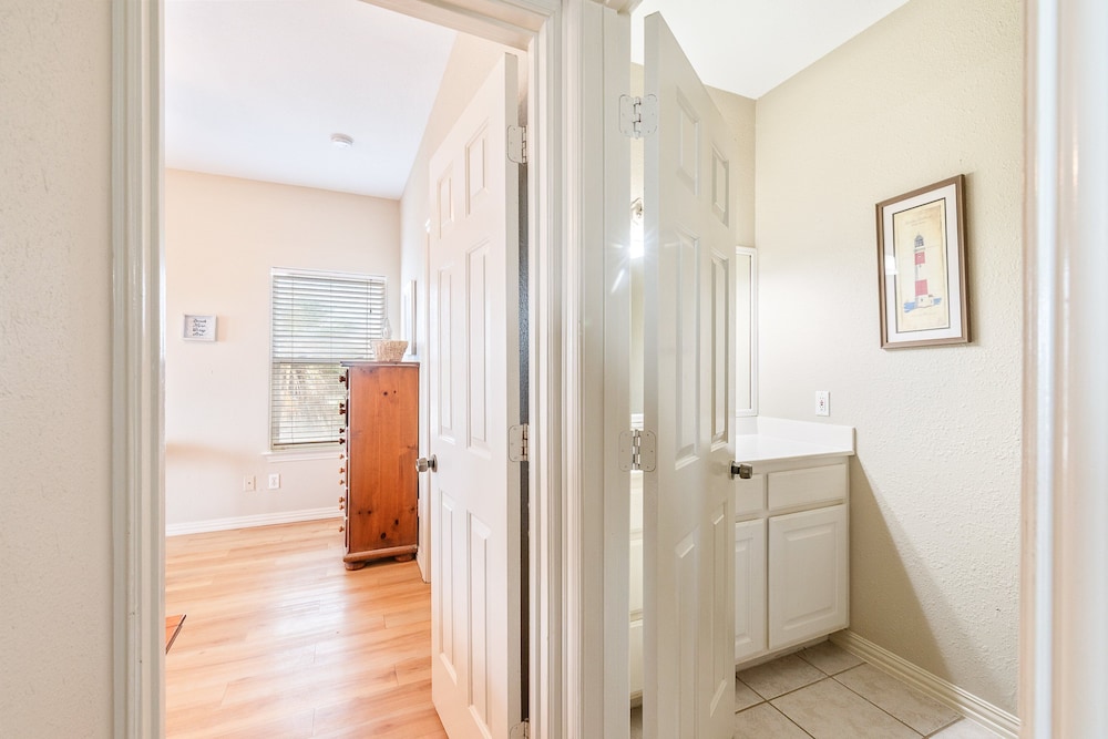 Beach Front Baby Ocean Views, Golf Cart & Pet Friendly!