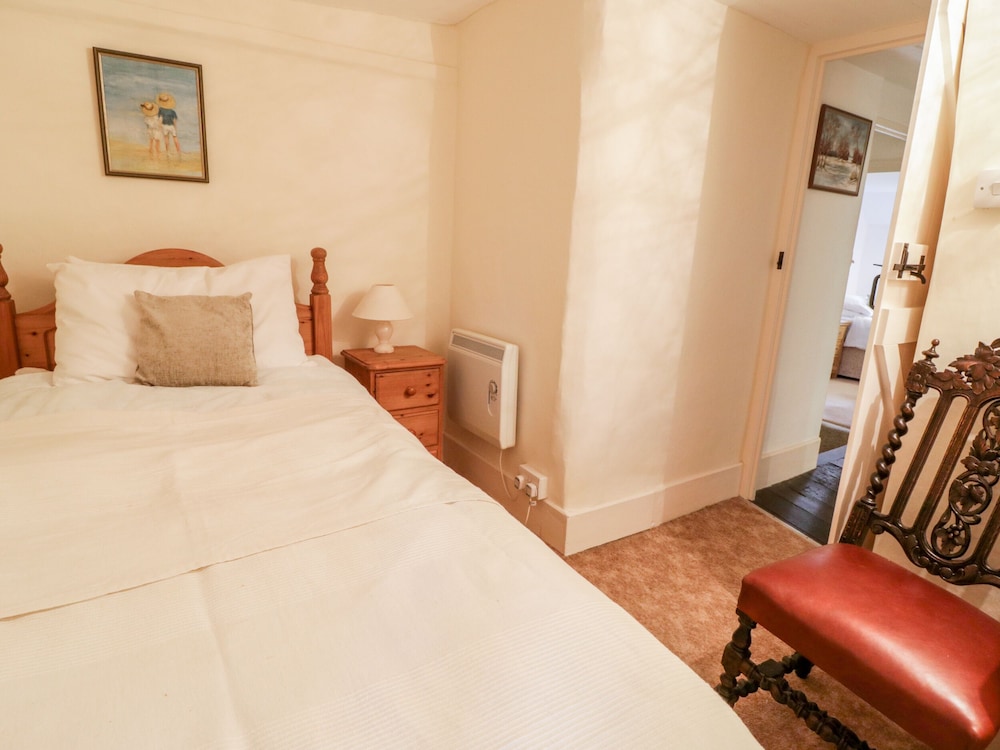 2 Rose Cottages