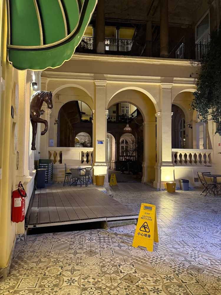 Oasis Inn Budapest